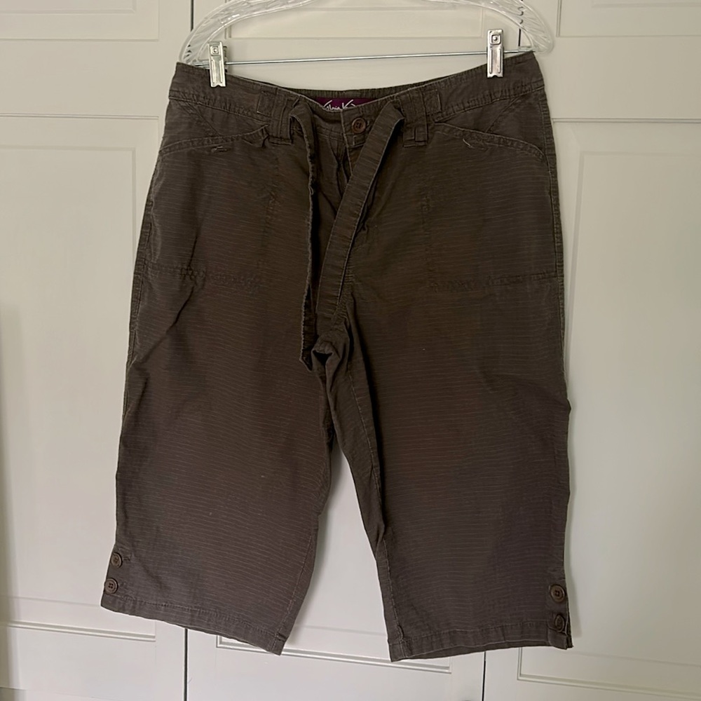 Gloria Vanderbilt Brown Capri Pants -size 12
